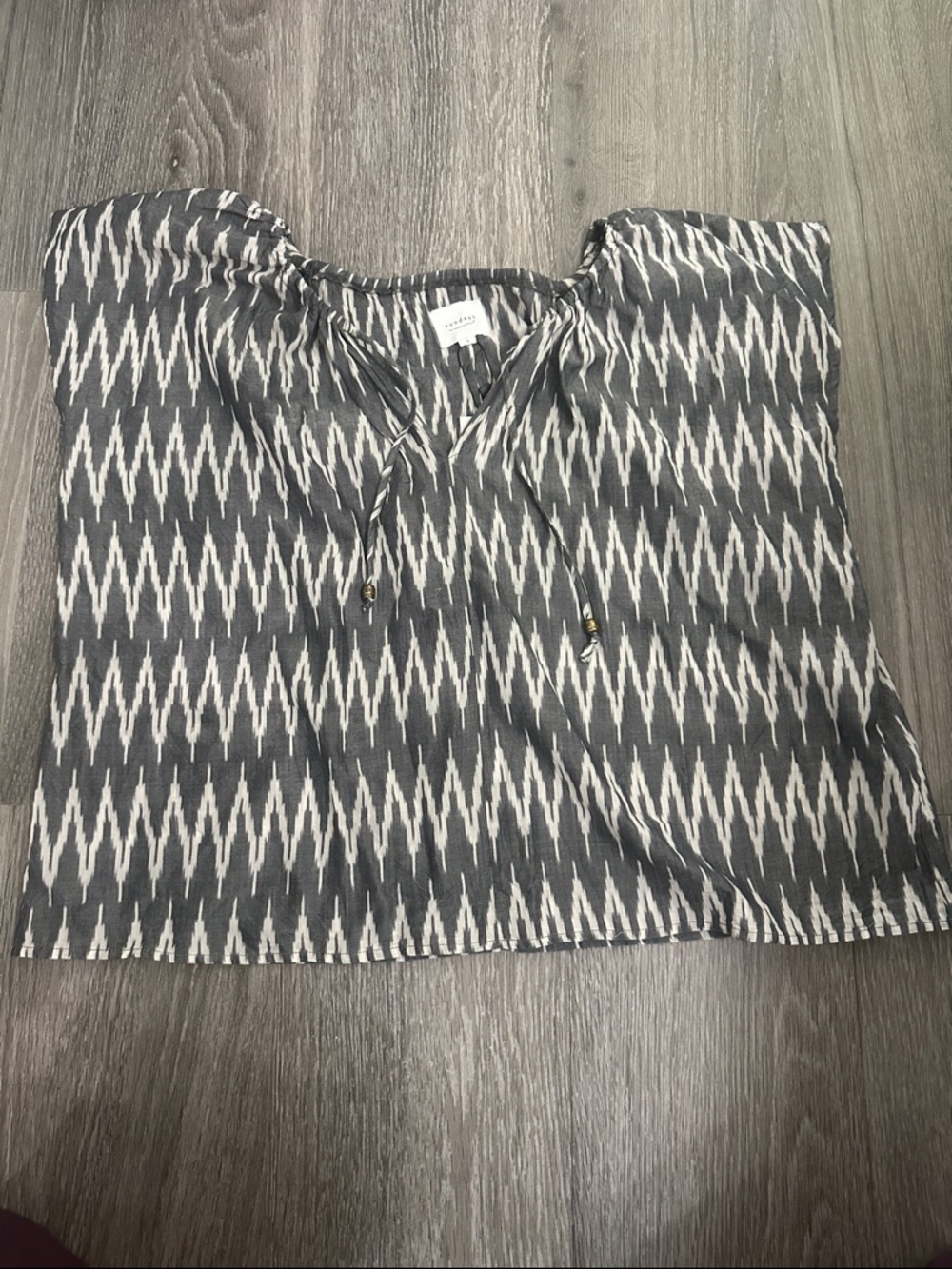 sundays Gray and White Zigzag Peasant Tunic